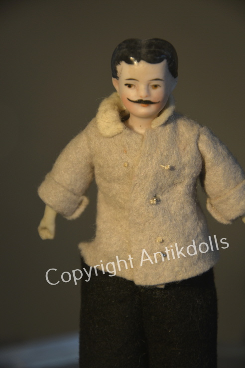 Puppenmann mit Schnurbart Puppenmann mit Schnurbart