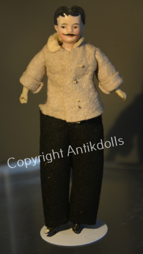 Puppenmann mit Schnurbart Puppenmann mit Schnurbart